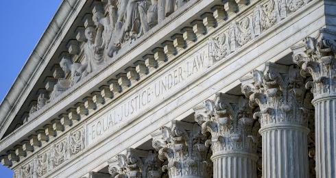 Οι εμβολιασμένοι θεωρούνται μεταλλαγμένοι από το Ανώτατο Δικαστήριο των ΗΠΑ